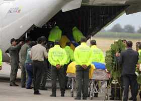 El avión con los cuerpos partió desde el aeropuerto Alfonso Bonilla Aragón. 