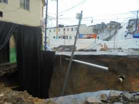 Cráter en la esquina de Guayaquil, en la carrera 8 con calle 6. 