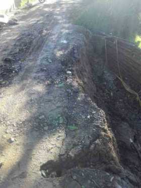 Pérdida de la banca en la vía San Bartolomé - Alto de Pozo - La Felisa. 