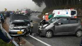 Cinco heridos tras colisión entre dos vehículos