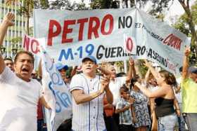 En la concentración en el Parque Santander, que no fue aprobada por las autoridades locales, previamente se presentaron algunos 