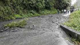 Se desbordó la quebrada en la vía que comunica a Aranzazu con Neira