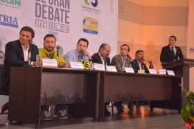 El debate comenzó a las 8:00 p.m y finalizó a las 9:30 p.m.  