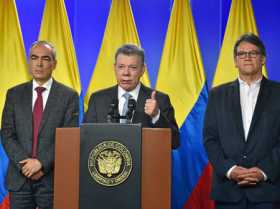 El Alto Comisionado para la Paz, Rodrigo Rivera; el presidente, Juan Manuel Santos, y el Jefe del Equipo Negociador, Gustavo Bel