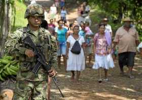 Foto | EFE | LA PATRIA  Tras salir de sus viviendas por la emergencia en Hidroituango las familias del norte de Antioquia empiez