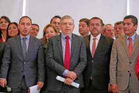 César Gaviria, jefe del Partido Liberal, acompañado de los congresistas de esa colectividad, anunció que respaldarán la candidat