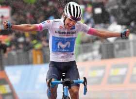 Richard Carapaz celebra la victoria conseguida ayer en el Giro.