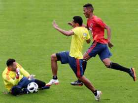 El entrenamiento de ayer fue con la Selección sub-20 que se prepara para los Juegos Suramericanos. En la foto, con el balón, Joh