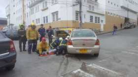 Dos lesionados tras choque de dos carros detrás de La Presentación