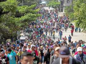 A la caravana de migrantes hondureños hacia Norteamérica se sumaron dos más que salieron esta semana de Salvador.