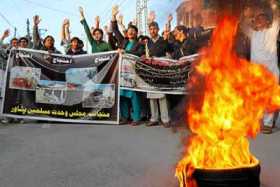 Foto | EFE | LA PATRIA Simpatizantes del partido chií Majlis Wahdat Muslimeen participaron en una protesta tras los dos atentado