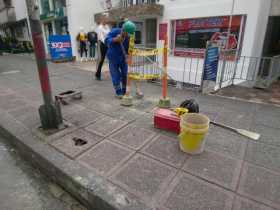 Ayer, Aguas de Manizales ya había instalado la tapa.