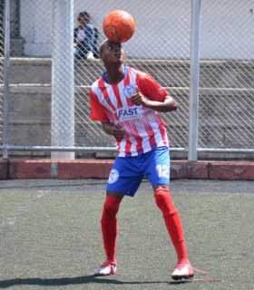 Cristian Andrés Mosquera, de 15 años, juega con el Once Deportivo IPC Conelec en la Copa LA PATRIA. 