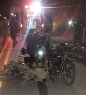 Cuatro lesionados en colisión de motos en Tres Puertas