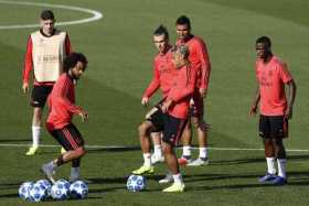 Los jugadores del Real Madrid durante el entrenamiento de ayer en la Ciudad Deportiva de Valdebebas.