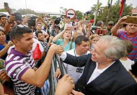 El secretario general de OEA, Luis Almagro, escuchó a los emigrantes venezolanos que transitan por el puente internacional Simón