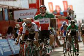 Elia Viviani ganó la décima etapa de la Vuelta y Nairo se mantiene tercero en la general