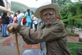 población colombiana mayor a los 65 años