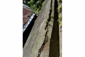 Pantalla dañada sobre una casa en Salamina (Caldas) tiene asustados a los habitantes