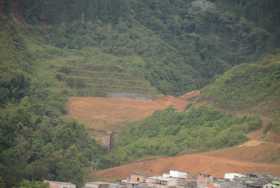 En este sector, ubicado entre Minitas y La Cumbre se construye un proyecto de vivienda. La comunidad se preocupa por la estabili