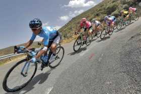  Nairo Quintana toma un descenso en la jornada de ayer de la Vuelta a España, jornada en la que ascendió a la tercera plaza de l