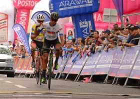 Edward Beltrán, ganador de la etapa 8. Segundo llegó el líder, Álex Cano. 