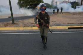 Un miembro de la Guardia Nacional en la base de La Carlota, al este de Caracas.