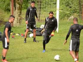 Once Caldas buscará mañana en Neiva la clasificación a los cuadrangulares de la Liga. Darío Rodríguez (izquierda) continuará en 