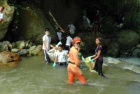 En Aranzazu limpiaron el río La Honda 
