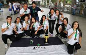 Manizales Hockey Club arrasó en la final de ayer.