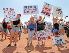 Foto | EFE | LA PATRIA  Manifestaciones en contra del discurso de odio de Donald Trump. 