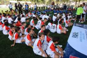 En la cancha sintética de Aranjuez se cumplieron los actos de protocolo de la sexta edición del torneo Chiquifútbol, que contará