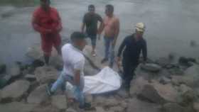 El rescate del cuerpo en el río Cauca.