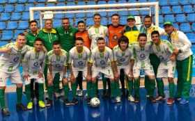 Jugadores, cuerpo técnico y dirigentes que clasificaron al fútbol sala a los Juegos Deportivos Nacionales de Bolívar. El cupo lo
