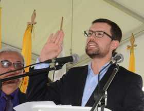 El gobernador de Caldas, Luis Carlos Velásquez Cardona, tomó juramento ayer para asumir desde mañana el cargo.