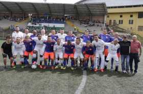 Estrellas del fútbol caldense se reencontraron en Villamaría y jugaron un amistoso. 