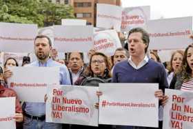  Los Hermanos Carlos Fernando y Juan Manuel Galán lideraron en la mañana de ayer un plantón para exigir la personería jurídica d