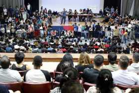 El Teatro 8 de Junio albergó a los estudiantes durante la asamblea.