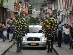 En Neira despidieron a Gloria Inés Londoño, asesinada en la vereda Bajo Ceilán