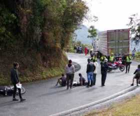 Mujer de 21 años falleció al chocar de frente con una tractomula