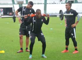 Elvis Mosquera (con la barra) podría ser novedad el jueves en el lateral izquierdo del Once Caldas. La otra otra opción es David