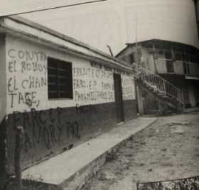 En la estación de policía más cercana a la vereda La cucharacha, guerrilleros dejaron mensajes y amenazas. 