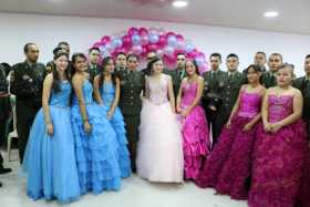 El grupo de quinceañeras.