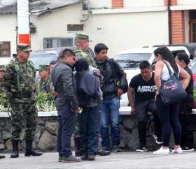 Familiares de los militares asesinados. 