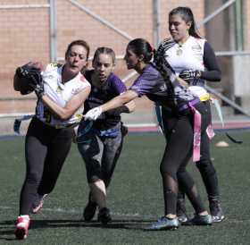 De las tacleadas a las banderas con el flag en el fútbol americano 