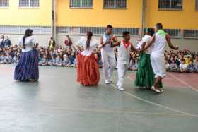 Danzas en la Normal de Caldas