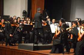 Orquesta Sinfónica de Caldas homenajea al Centro Colombo Americano por sus 60 años 