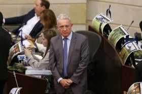 Procuraduría le lanza salvavidas a investidura de Álvaro Uribe como senador 