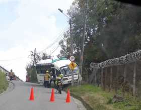 Seis lesionados en choque de un bus en el Alto Tablazo 