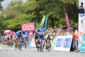 Weimar Roldán ganó el circuito de la Vuelta a Colombia en Medellín